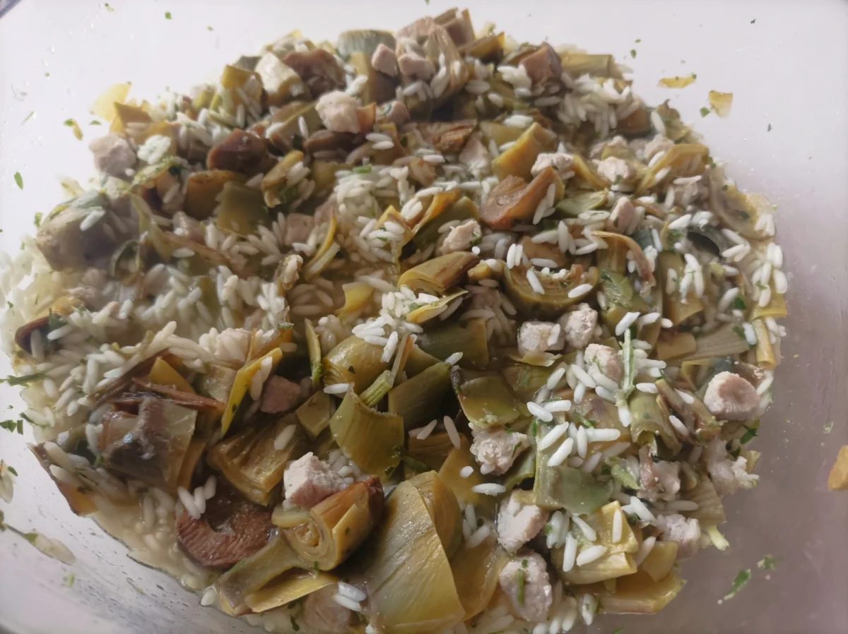 Risotto ai carciofi e pancetta al microonde: pronto in 20 minuti!
