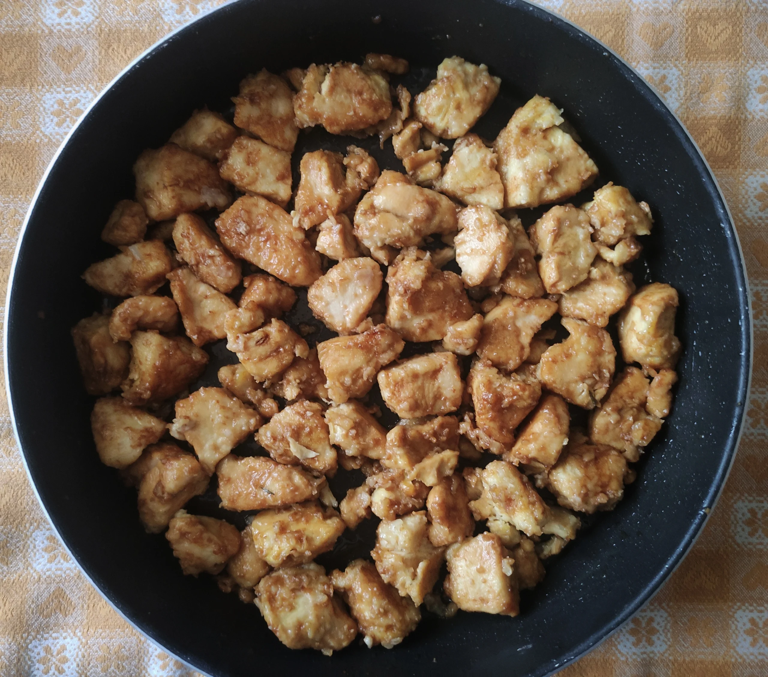 Bocconcini di petto di pollo croccante alla salsa di soia in microonde (Microonde-Crisp)